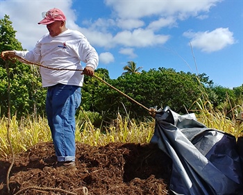 Mahalo, Hawaiian Earth Products